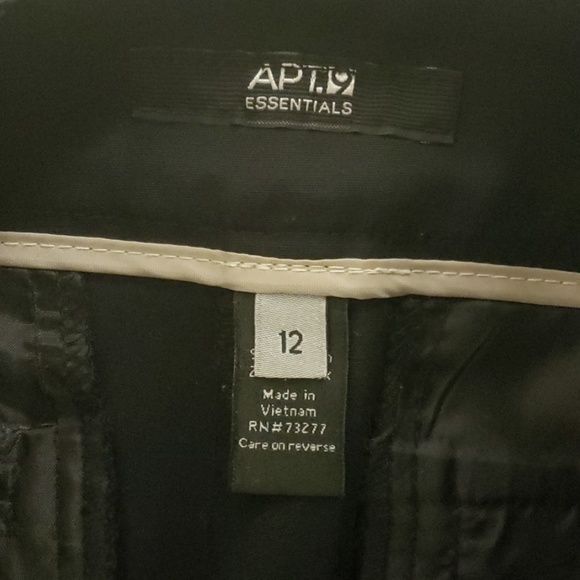 Shorts - Picture 3 of 3